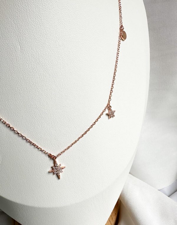 Chocker con dijes colgantes