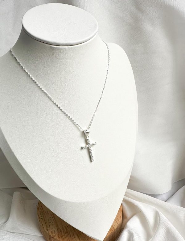 Colgante de cruz con circonias