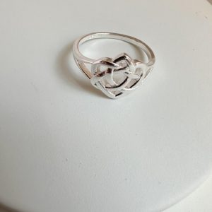 Anillo nudo de brujas