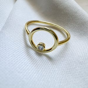 Anillo de aro con punto de luz