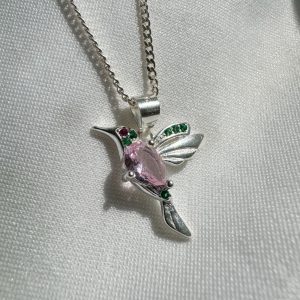 Colgante con dije de colibrí rosa