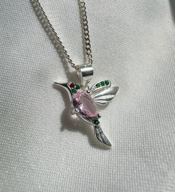 Colgante con dije de colibrí rosa