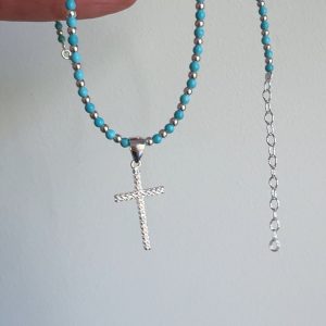 Collar aquamarine con cruz