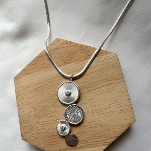 Colgante con esferas plata