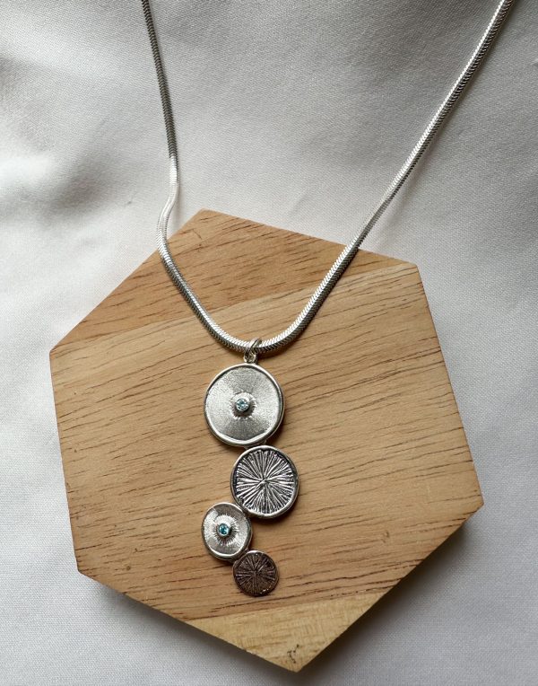 Colgante con esferas plata